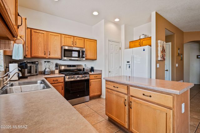 2658 S Desert Cavern Place, Tucson, AZ 85730