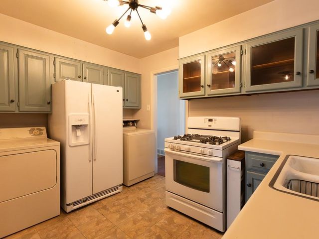 1089 IVY RD, Memphis, TN 38117