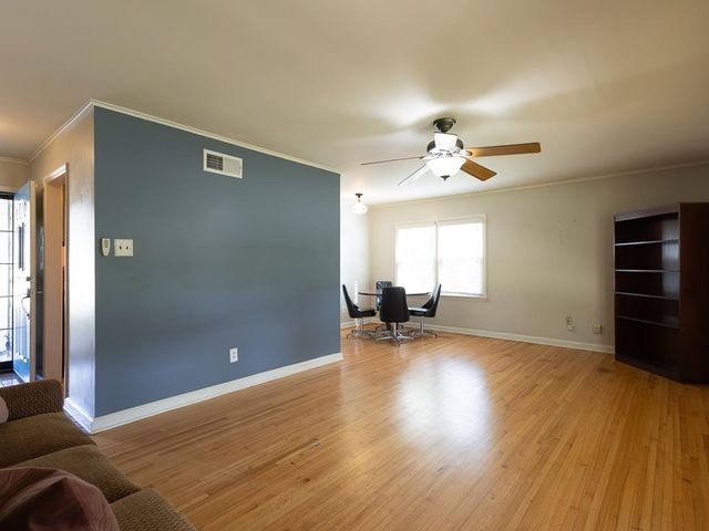 1089 IVY RD, Memphis, TN 38117