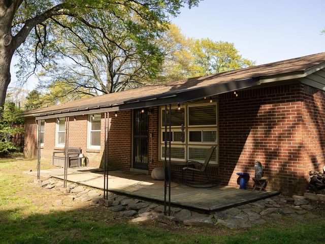 1089 IVY RD, Memphis, TN 38117
