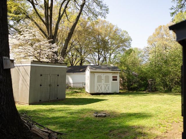 1089 IVY RD, Memphis, TN 38117