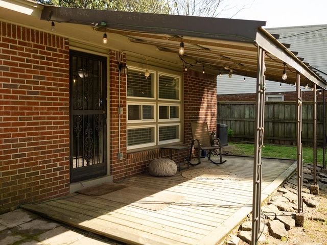 1089 IVY RD, Memphis, TN 38117