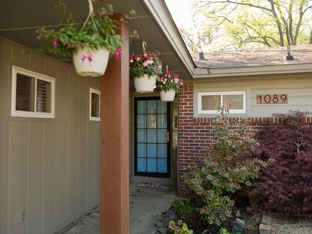 1089 IVY RD, Memphis, TN 38117