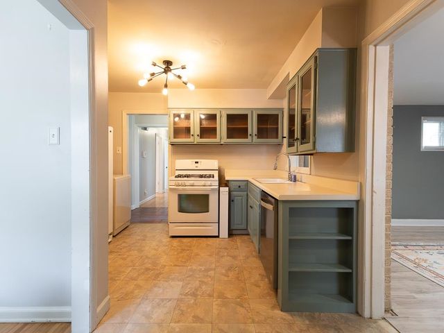 1089 IVY RD, Memphis, TN 38117