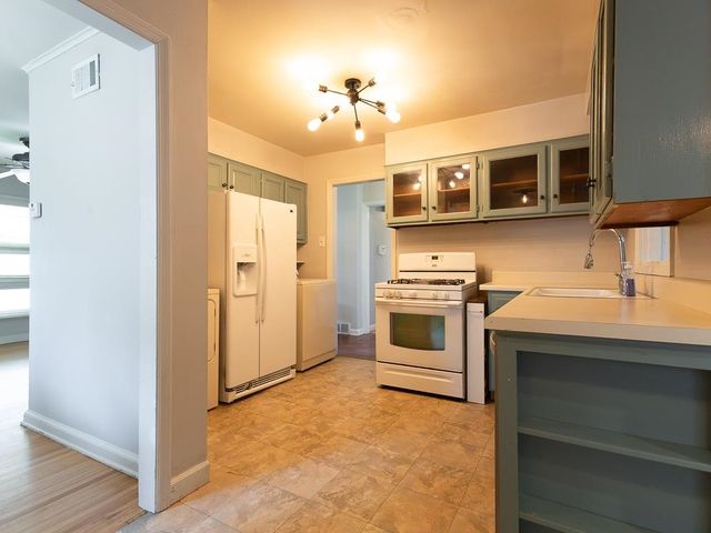 1089 IVY RD, Memphis, TN 38117