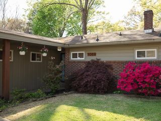 1089 IVY RD, Memphis, TN 38117