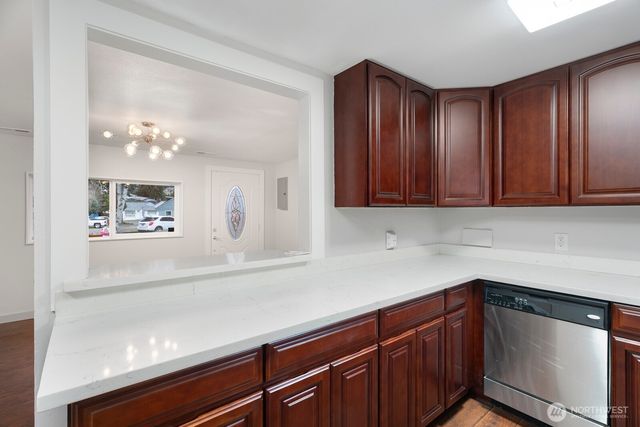 3513 NE 6th Place, Renton, WA 98056