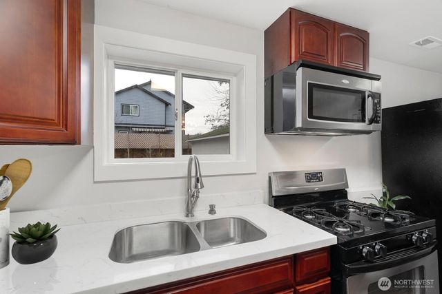 3513 NE 6th Place, Renton, WA 98056