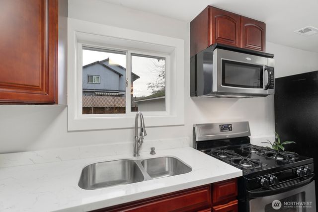 3513 NE 6th Place, Renton, WA 98056