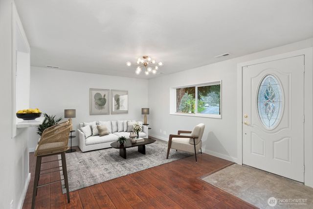 3513 NE 6th Place, Renton, WA 98056