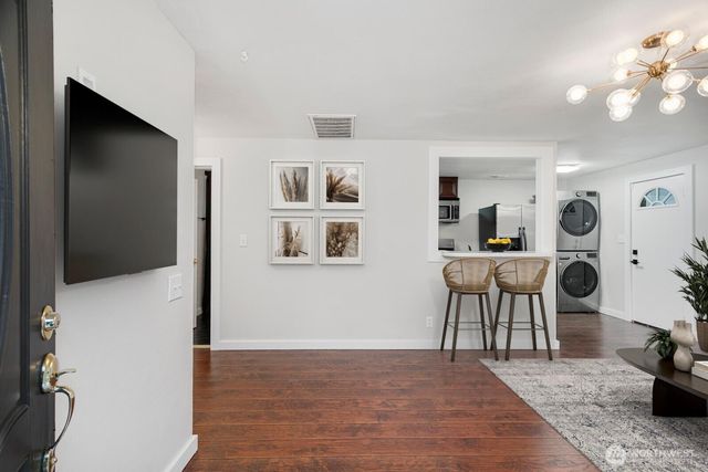 3513 NE 6th Place, Renton, WA 98056