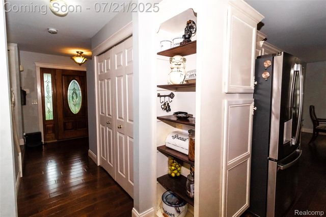 8314 Mill Pointe Court, Goodrich Village, MI 48438