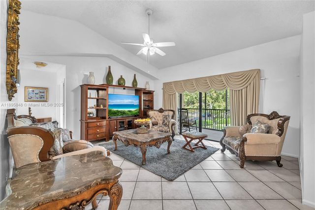 10547 NW 10th St C-128, Plantation, FL 33322