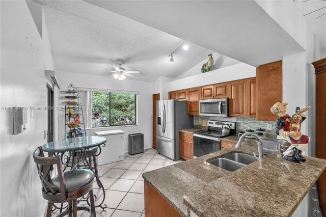 10547 NW 10th St C-128, Plantation, FL 33322