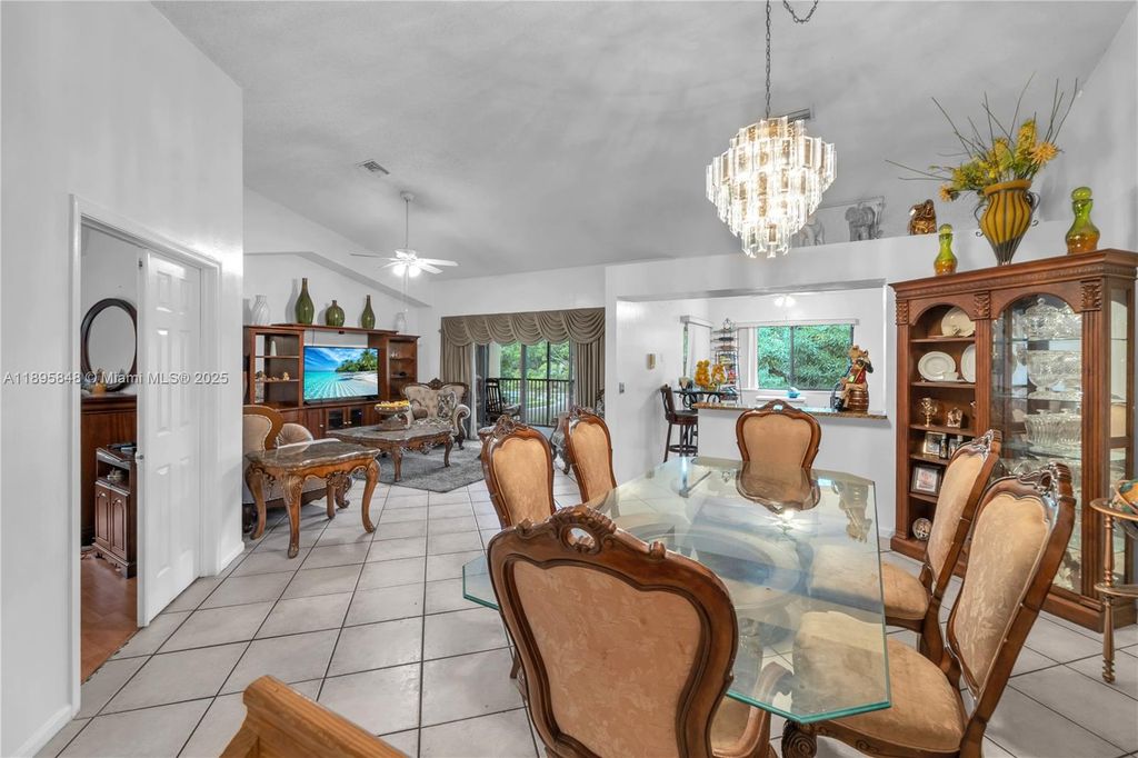 10547 NW 10th St C-128, Plantation, FL 33322