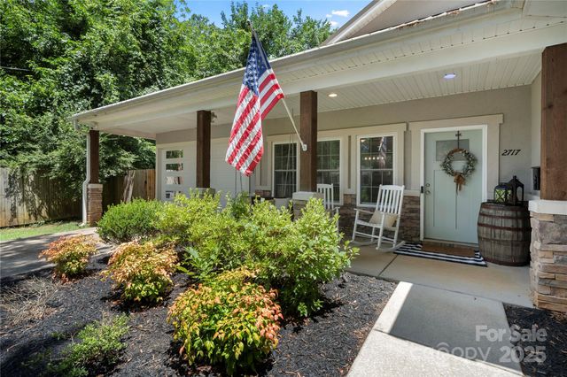 2717 Arnold Drive, Charlotte, NC 28205