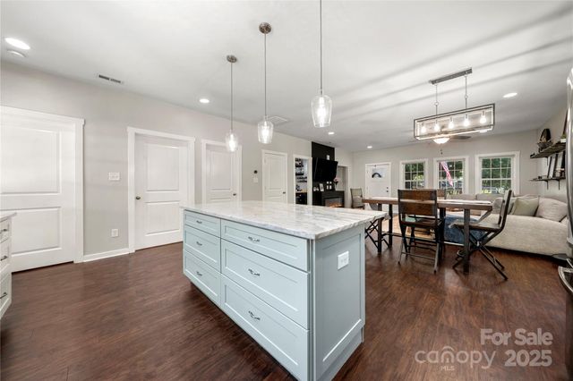 2717 Arnold Drive, Charlotte, NC 28205