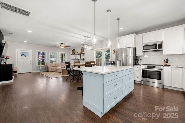 2717 Arnold Drive, Charlotte, NC 28205
