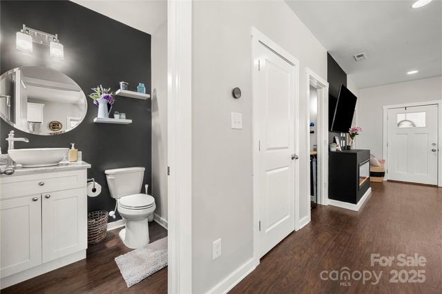 2717 Arnold Drive, Charlotte, NC 28205