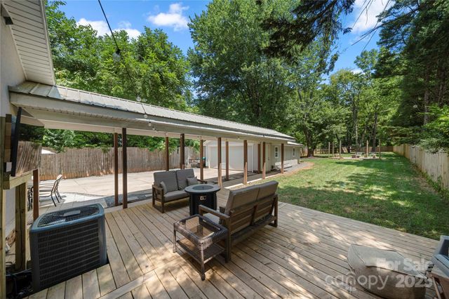2717 Arnold Drive, Charlotte, NC 28205