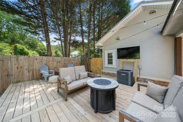 2717 Arnold Drive, Charlotte, NC 28205