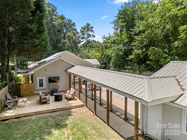 2717 Arnold Drive, Charlotte, NC 28205