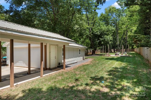 2717 Arnold Drive, Charlotte, NC 28205