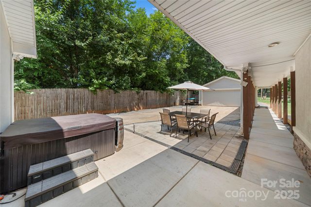 2717 Arnold Drive, Charlotte, NC 28205