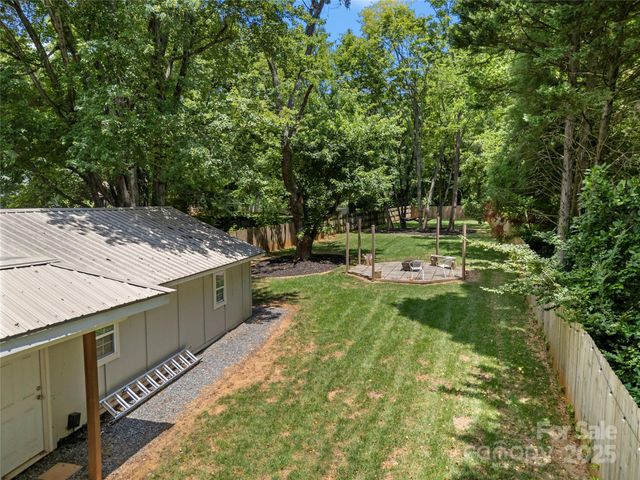 2717 Arnold Drive, Charlotte, NC 28205