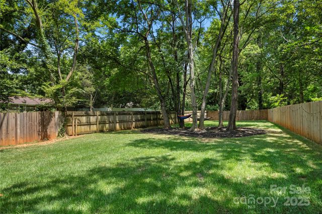 2717 Arnold Drive, Charlotte, NC 28205