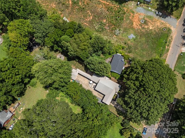 2717 Arnold Drive, Charlotte, NC 28205