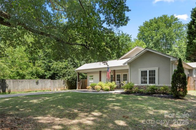 2717 Arnold Drive, Charlotte, NC 28205