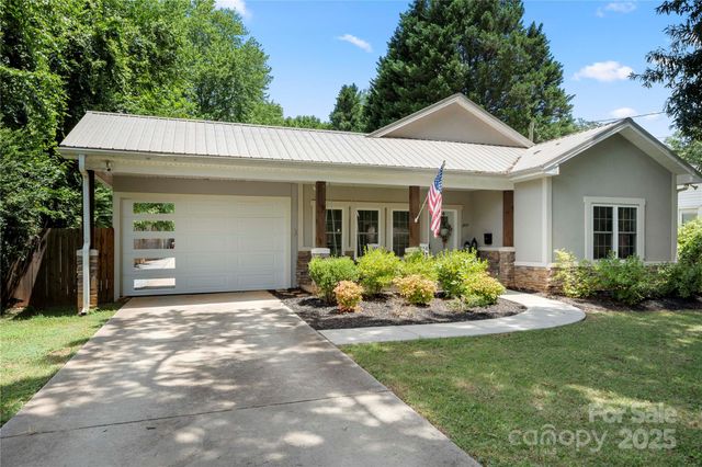 2717 Arnold Drive, Charlotte, NC 28205