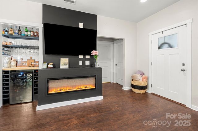 2717 Arnold Drive, Charlotte, NC 28205