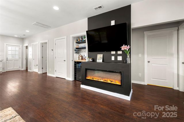 2717 Arnold Drive, Charlotte, NC 28205