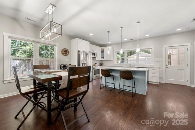 2717 Arnold Drive, Charlotte, NC 28205