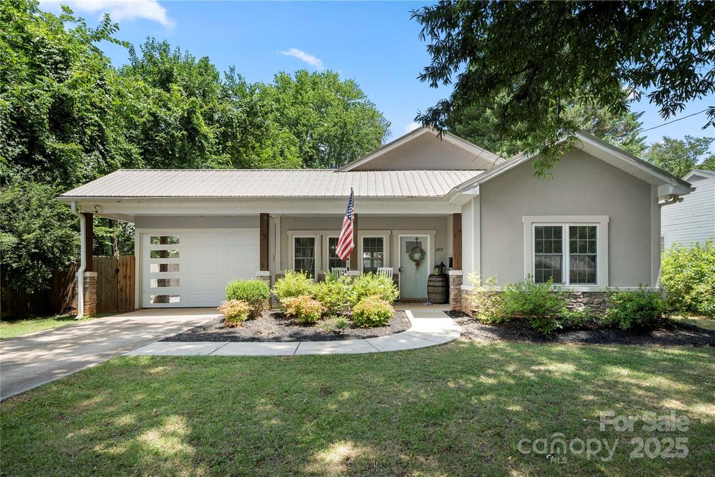 2717 Arnold Drive, Charlotte, NC 28205