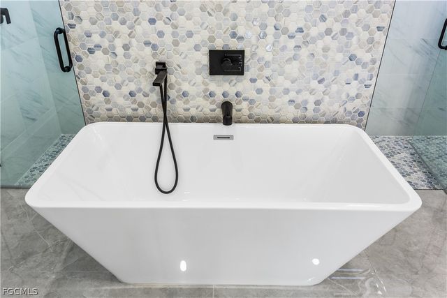 3318 NE 13th PL, Cape Coral, FL 33909