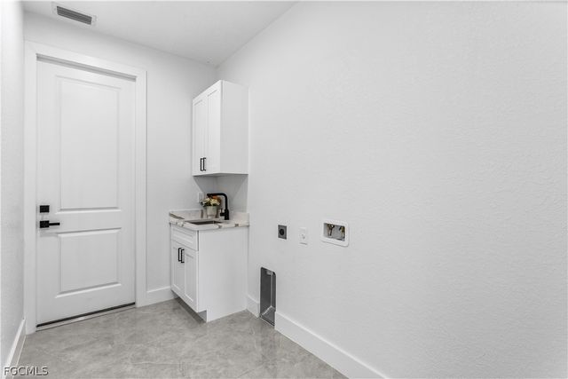 3318 NE 13th PL, Cape Coral, FL 33909