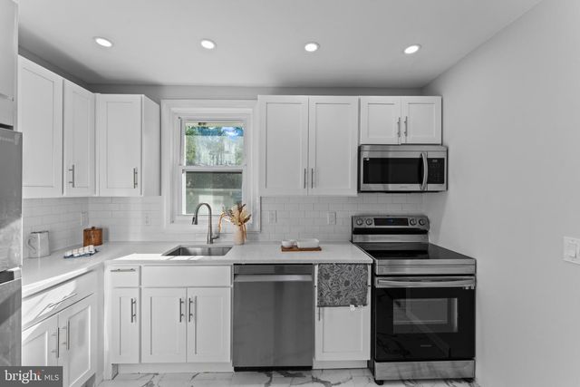 2038 NAAMANS CREEK RD, Upper Chichester, PA 19061