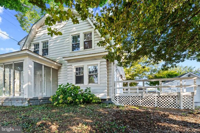 2038 NAAMANS CREEK RD, Upper Chichester, PA 19061