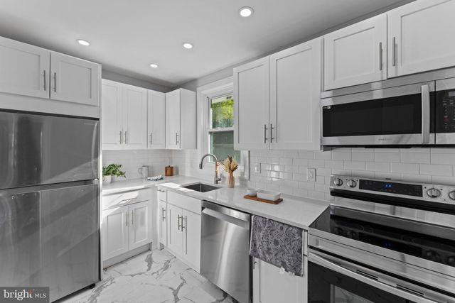 2038 NAAMANS CREEK RD, Upper Chichester, PA 19061