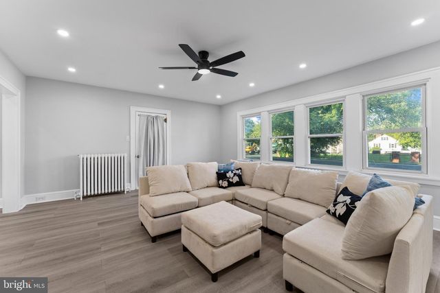 2038 NAAMANS CREEK RD, Upper Chichester, PA 19061