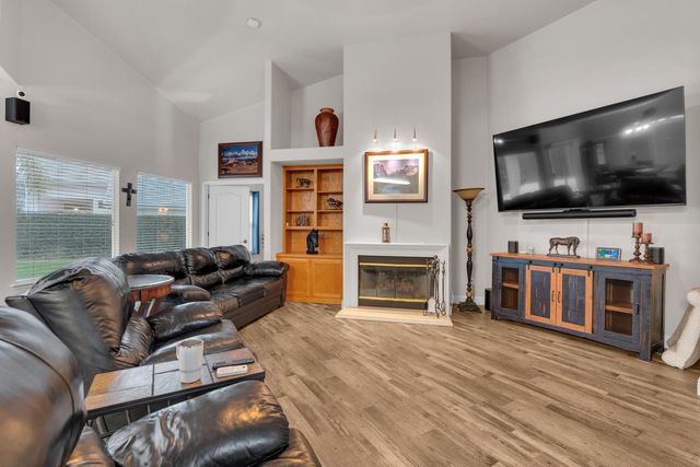 2949 E Palisade Dr, Fresno, CA 93720