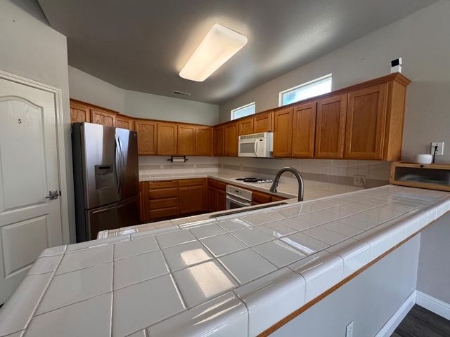 2949 E Palisade Dr, Fresno, CA 93720