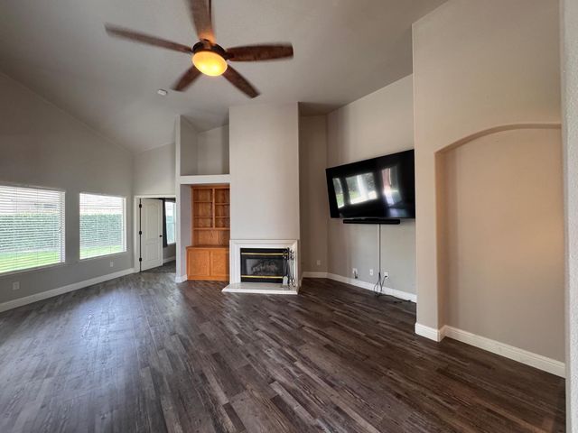 2949 E Palisade Dr, Fresno, CA 93720