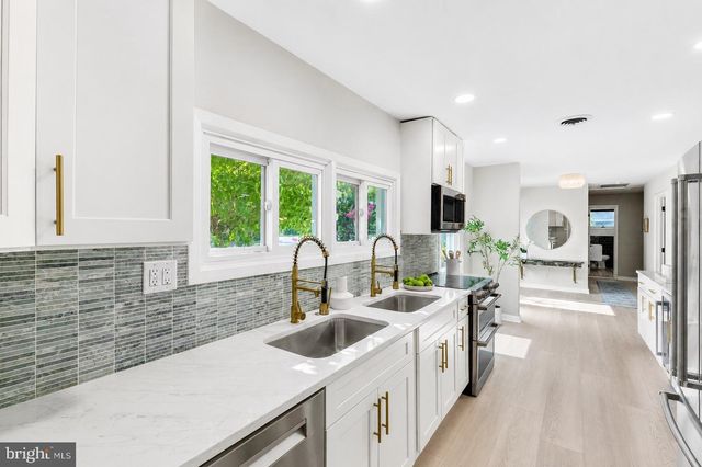 7900 IVY LN, Pikesville, MD 21208