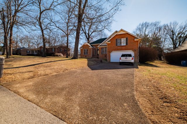 180 Mortons Lake Rd, Manchester, TN 37355