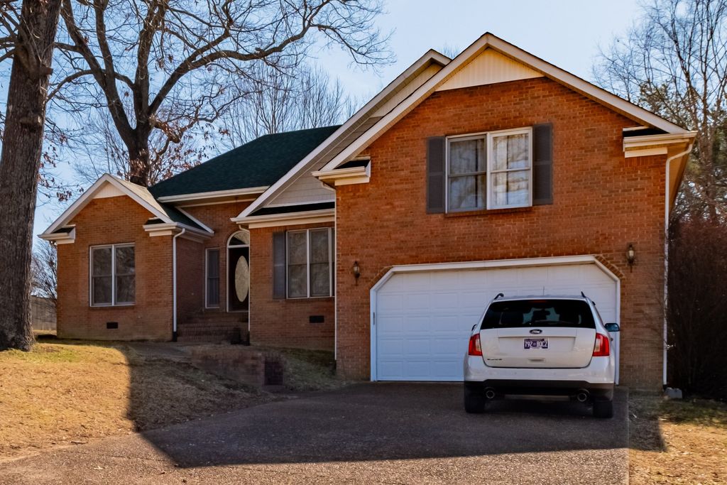 180 Mortons Lake Rd, Manchester, TN 37355