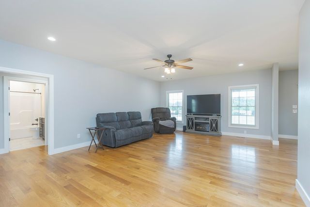 1053 English Garden, Lawrenceburg, KY 40342